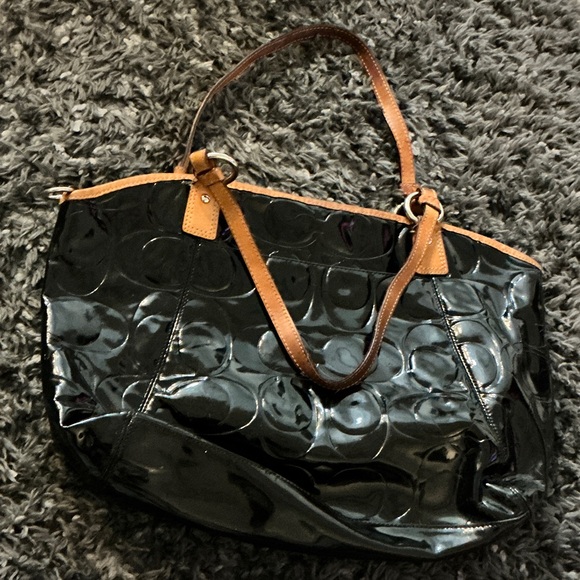Vintage Coach Black Patent Shoulder Bag with Tan Accents - Picture 3 of 5